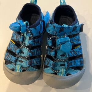 KEEN Little Kids' Newport H2 - Vivid Blue / Katydid. Like new. Size us8 toddler